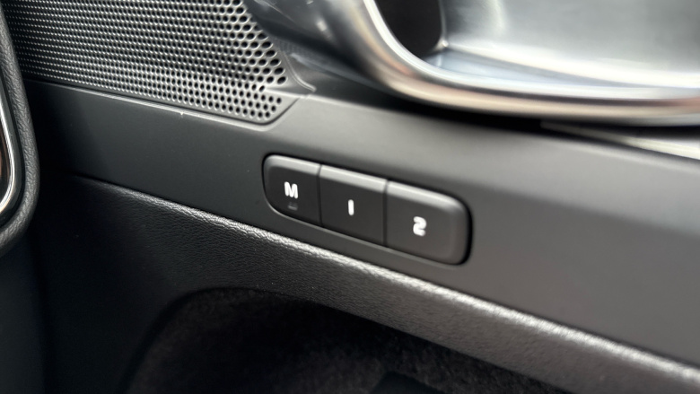 Volvo XC40 2.0 B4P Plus Dark 5dr Auto Petrol Estate